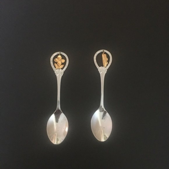 Vancouver BC Souvenir Decorative Spoons With Dangle Charm Made In England - 2 pc - Picture 1 of 6